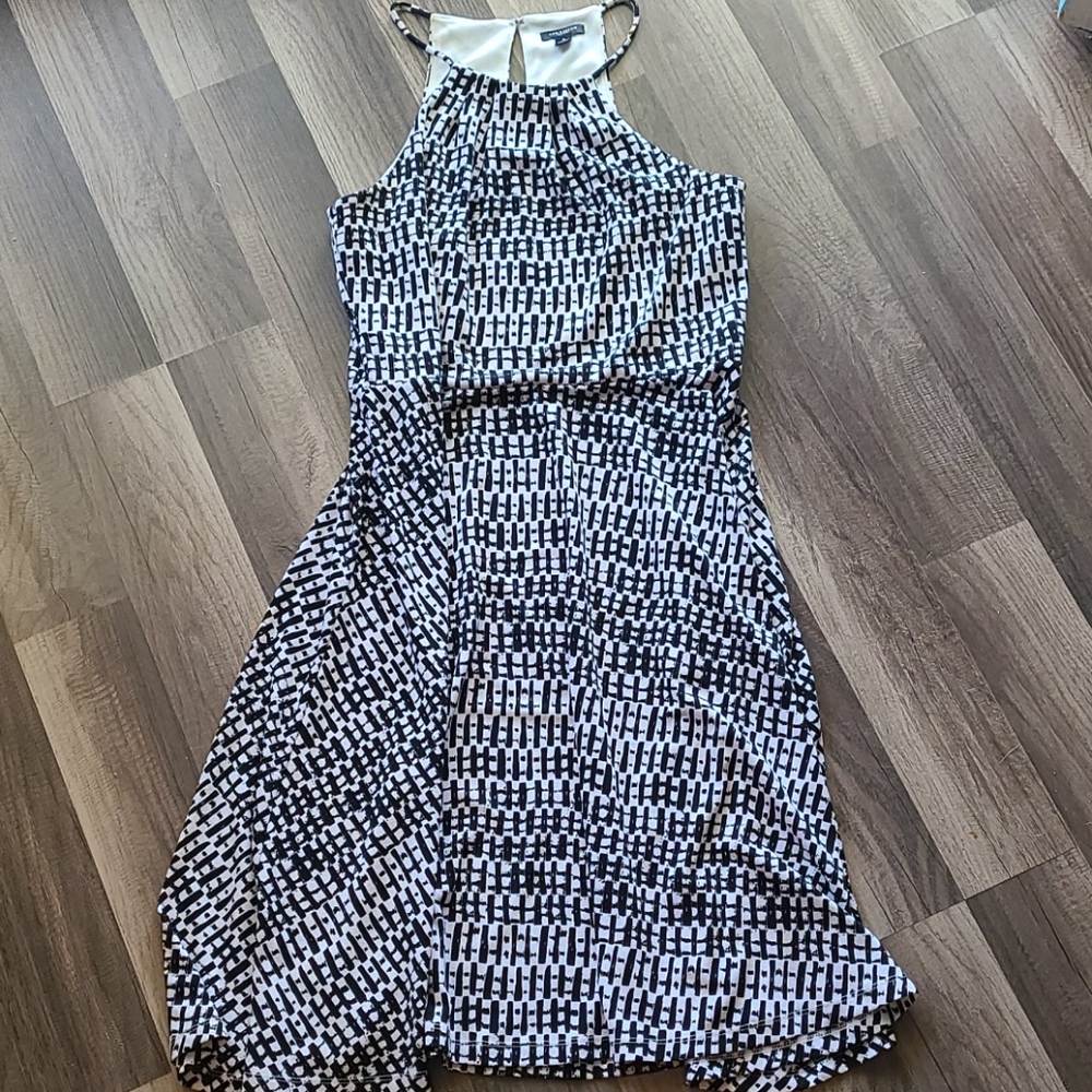 EUC Ann Taylor White and Black Dress